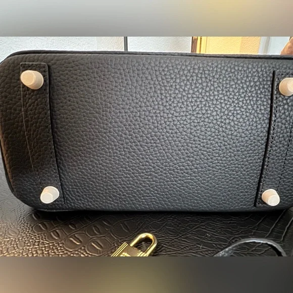 Full-Grain Leather Bag with Lychee Print - Picture 3 of 4